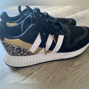 Adidas leopard print tennis shoes
